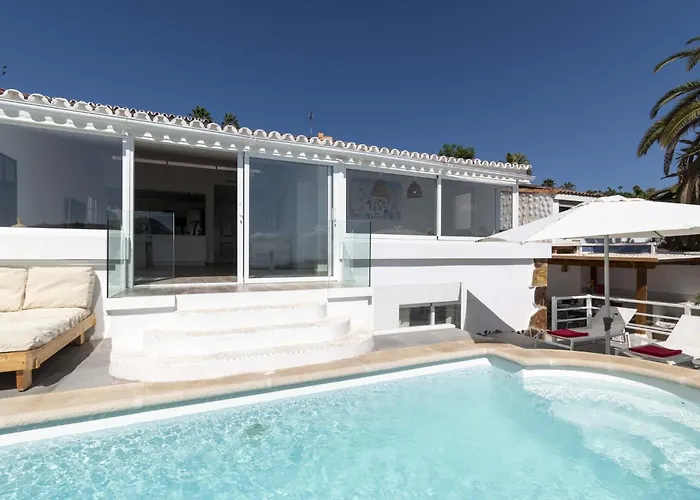 فيلة Salome With Private Heated Pool